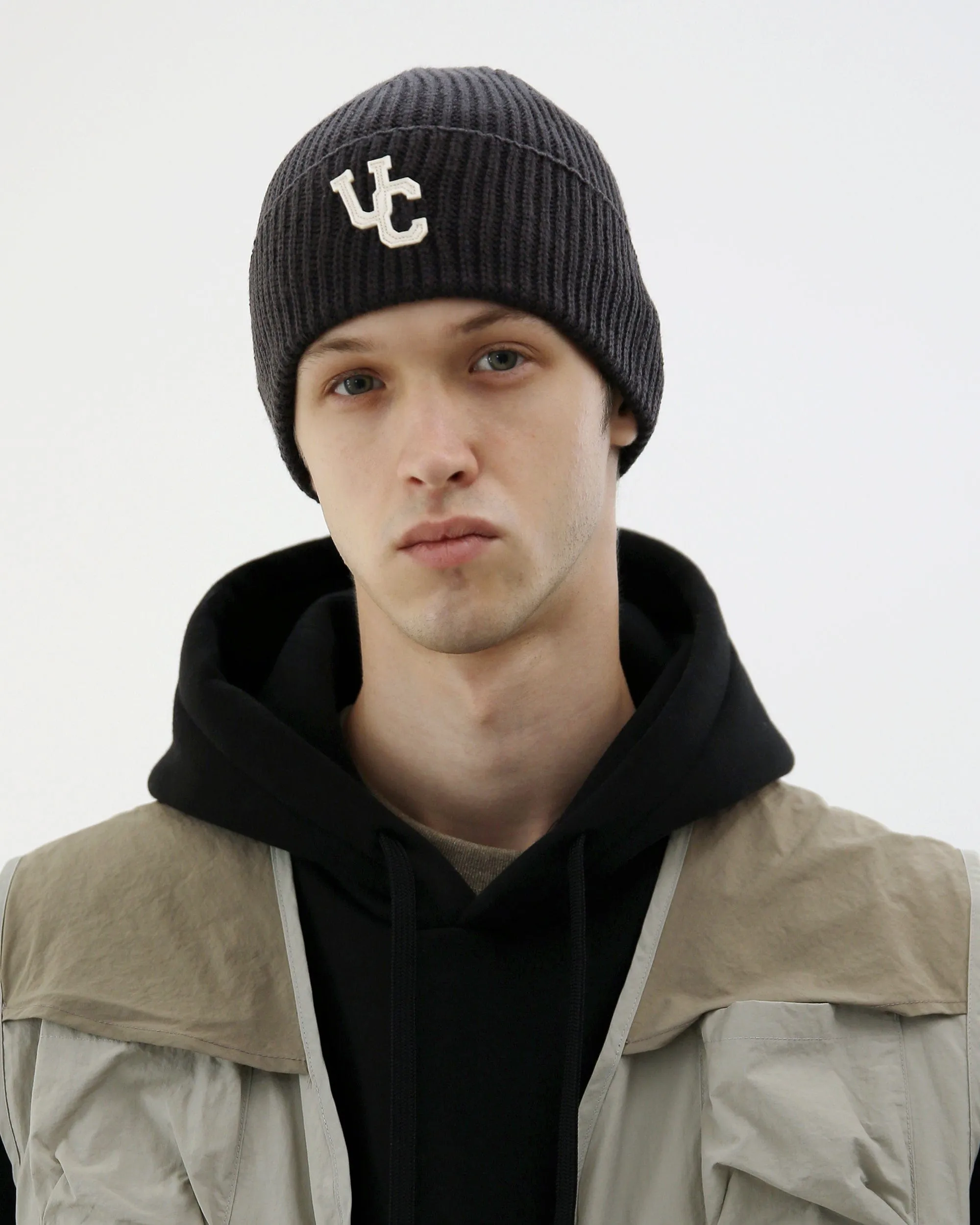 BEANIE / FLEX / UC OVERLAP / CHARCOAL