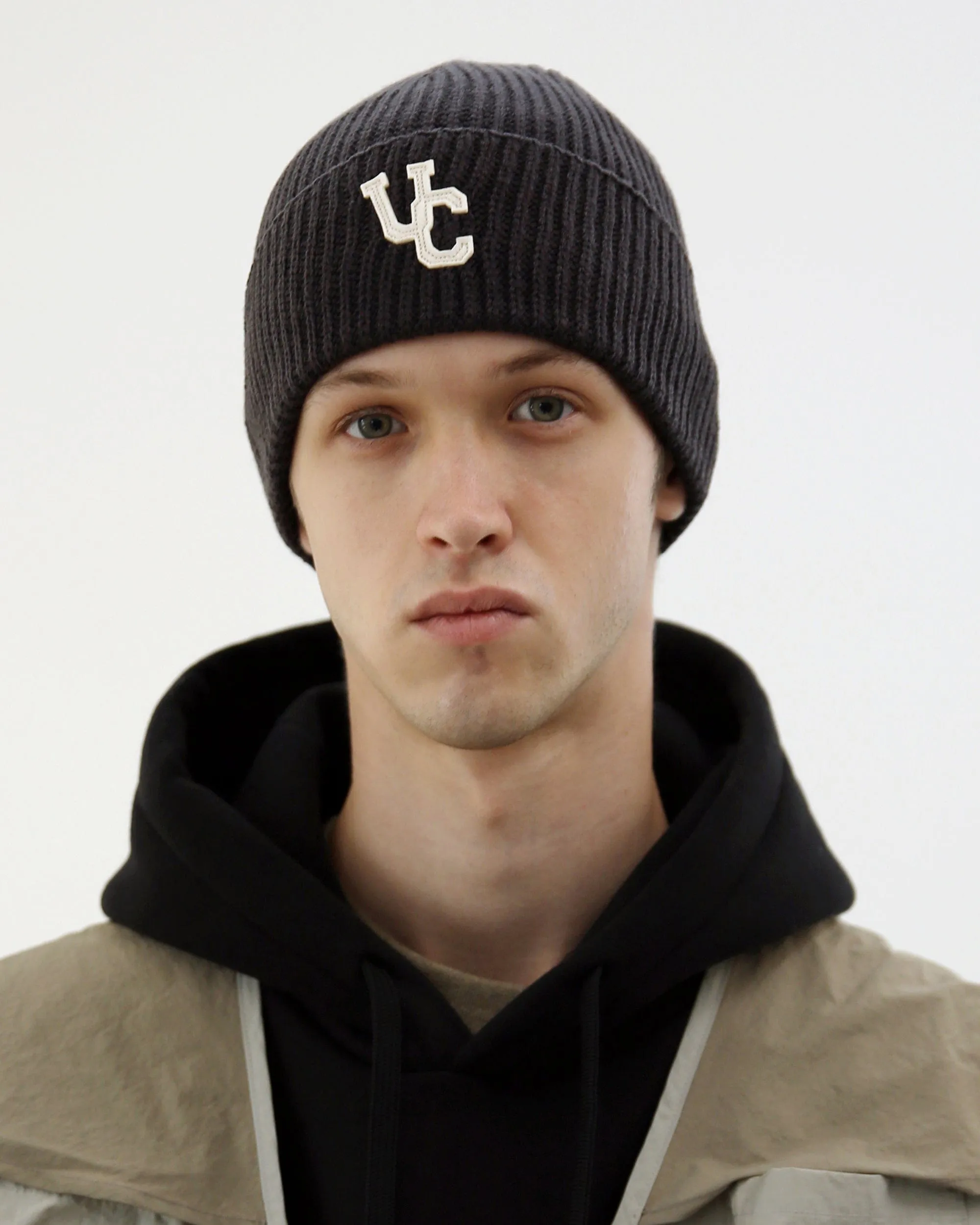 BEANIE / FLEX / UC OVERLAP / CHARCOAL