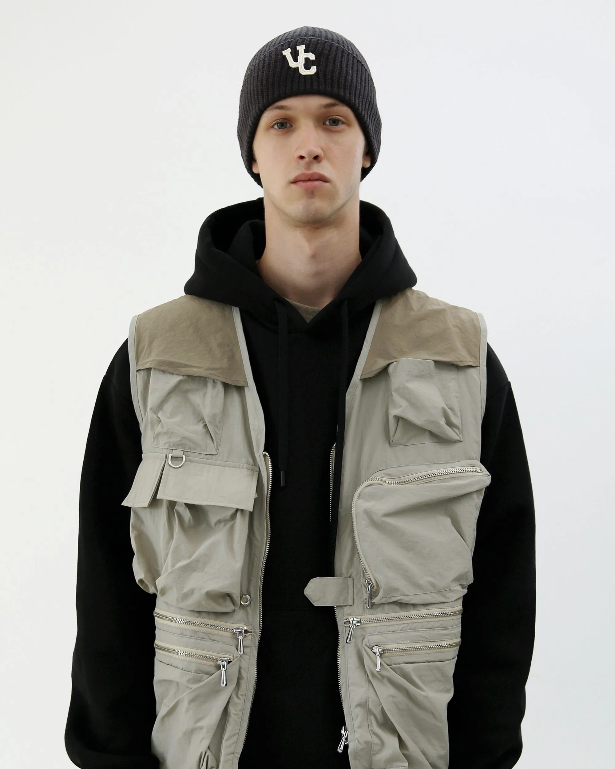 BEANIE / FLEX / UC OVERLAP / CHARCOAL