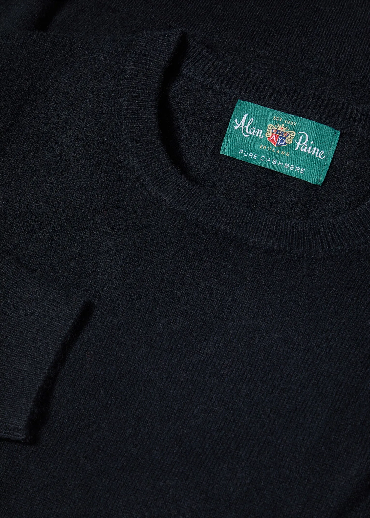 Melfort Cashmere Jumper in Black - Regular Fit