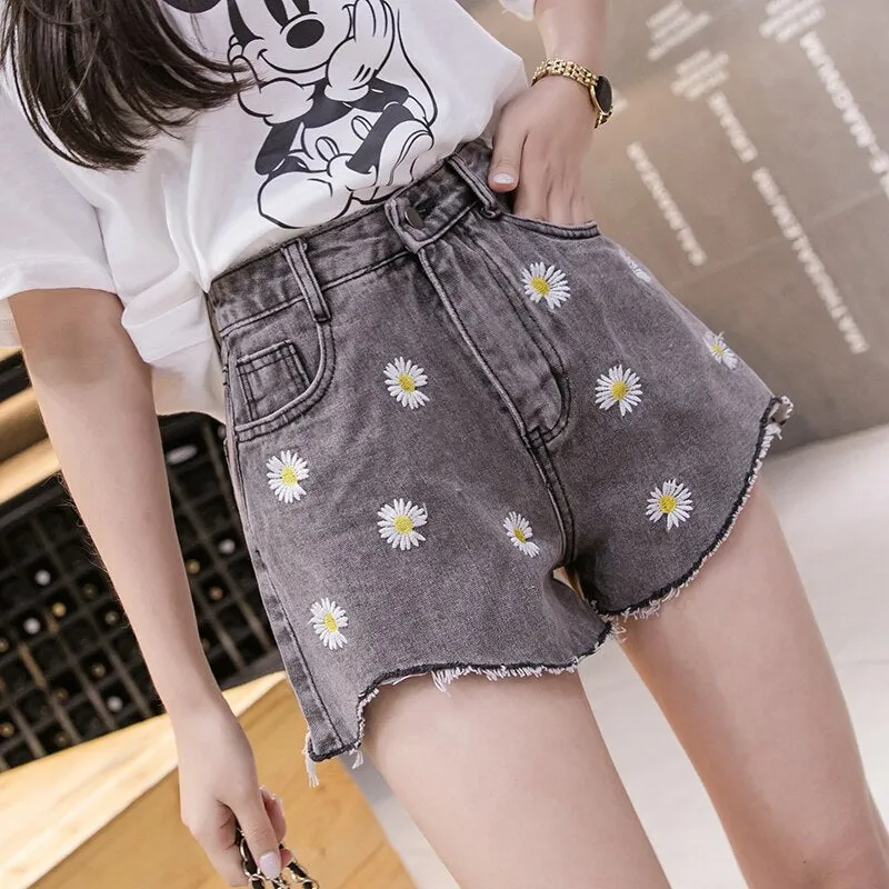 Sexy Daisy Flower Embroidered Shorts Jeans