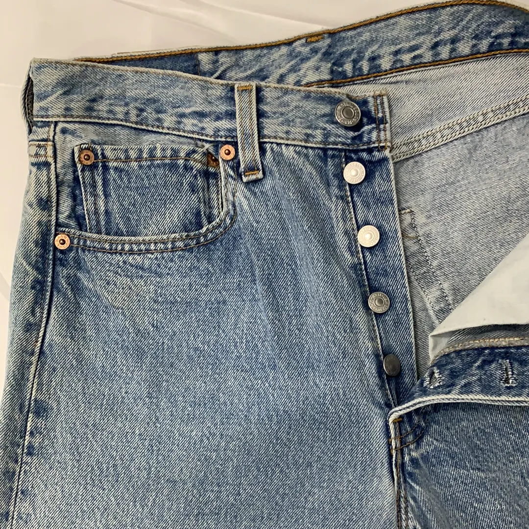 Vintage Levi’s 501 Denim Light Wash Jeans - W31