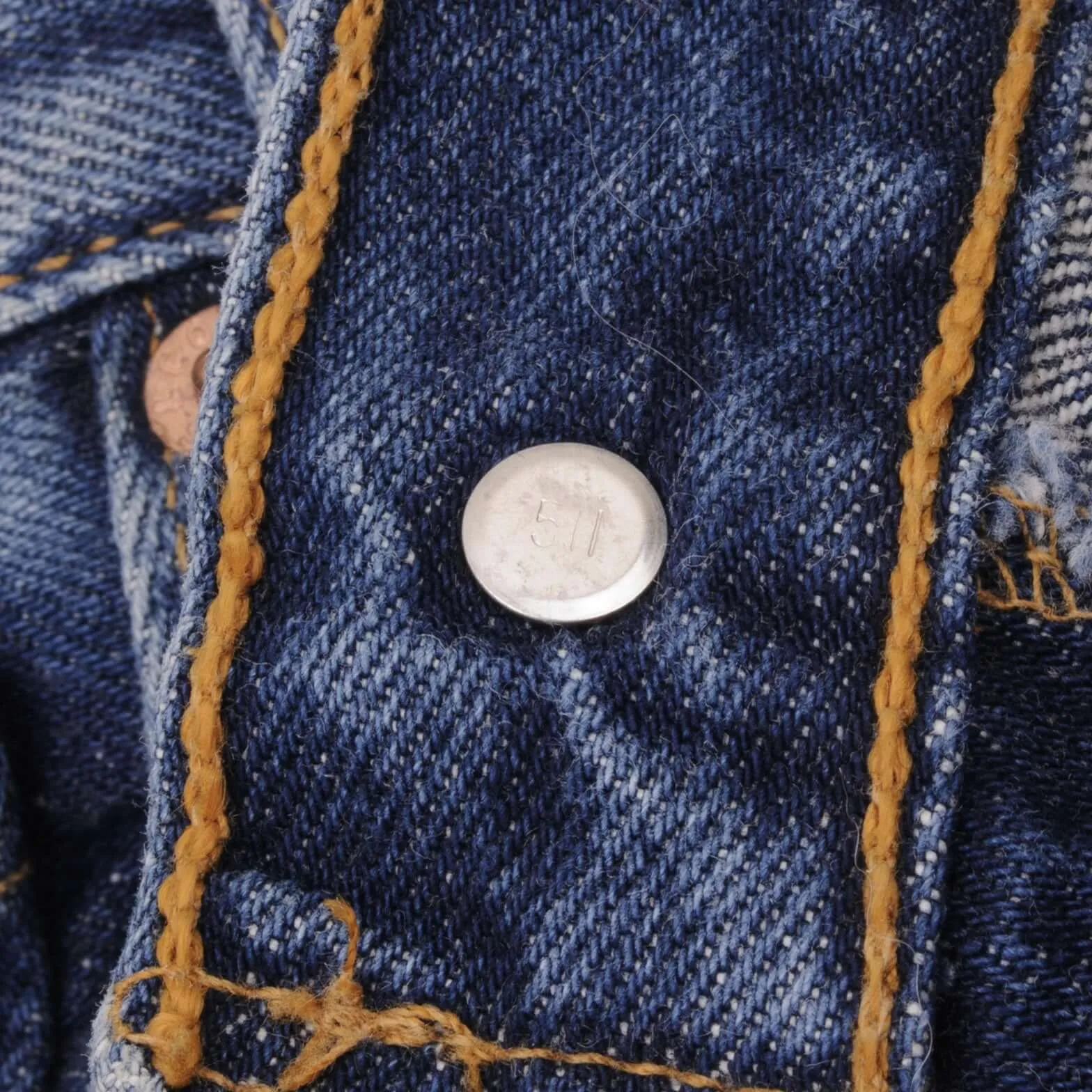 VINTAGE LEVIS 501 JEANS INDIGO 1990S SIZE W35 L31 MADE IN USA