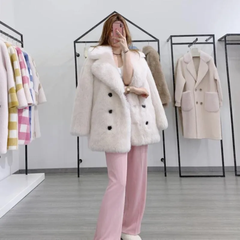 Women's Autumn/Winter V-Neck Sheep Wool Short Coat