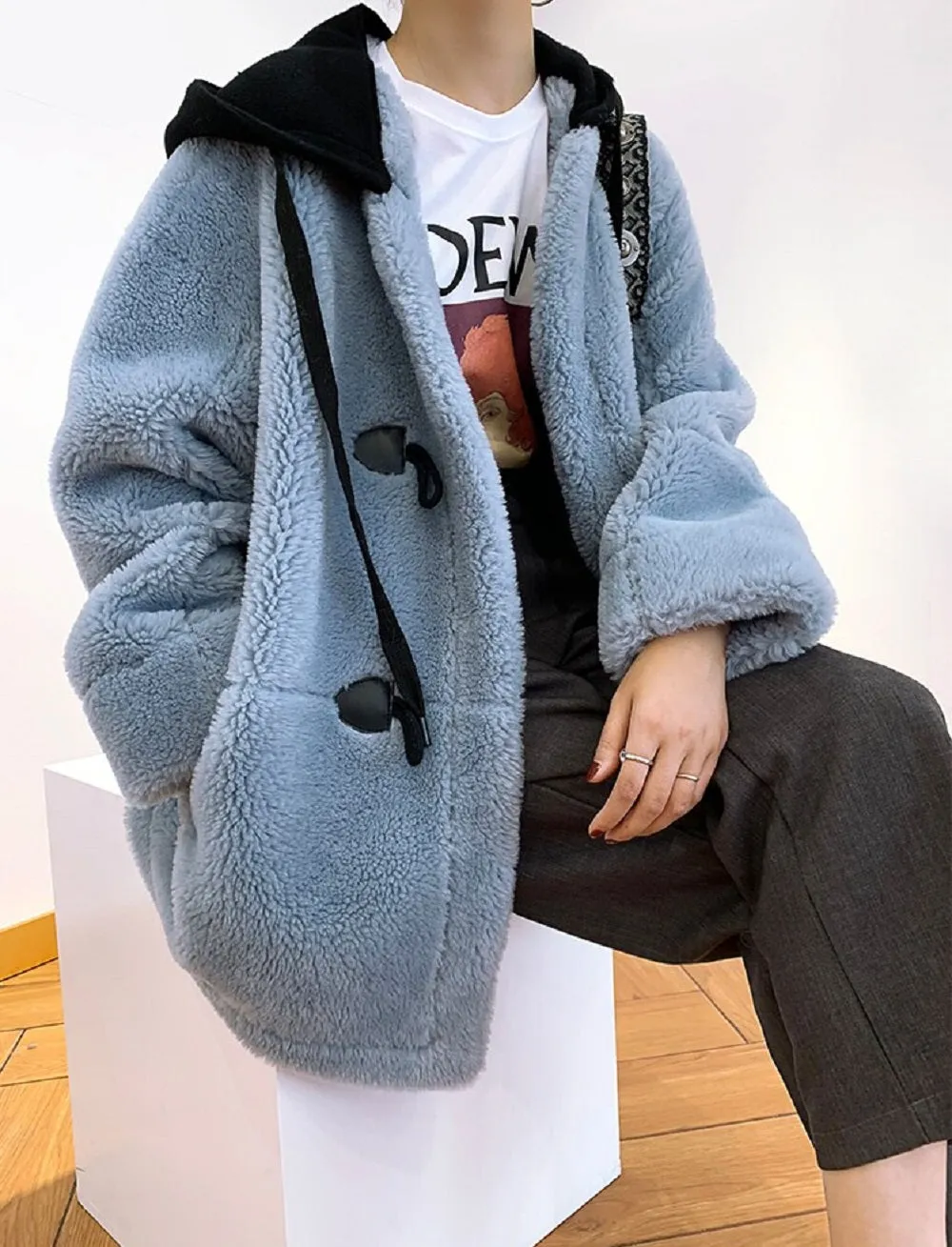 Women's Winter Casual Thick Hooded Coat With Sheep Fur